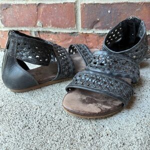 Roan Leather Sandals